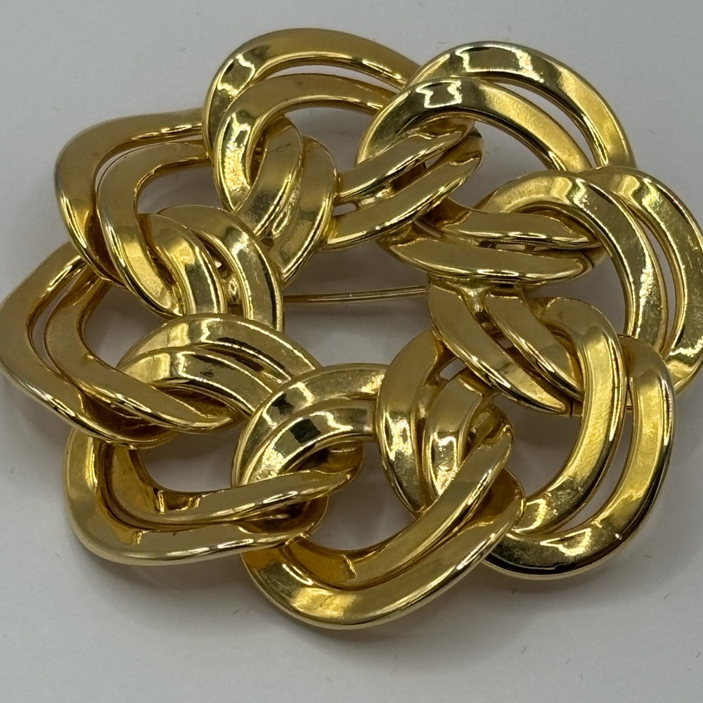 Vintage Circle Linked Gold-Tone 2” Round Pin